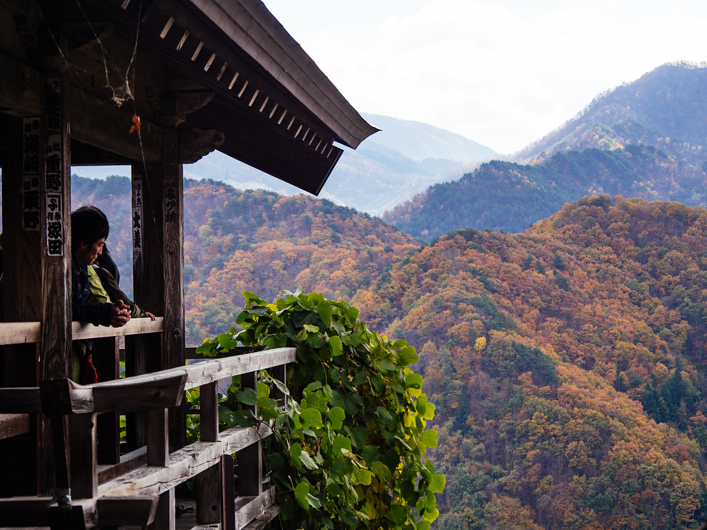 紅葉の名所「立石寺」山形